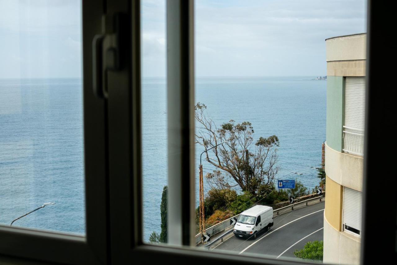 Appartamento Vista Mare Con Due Camere - Two-Bedroom Apartment With Sea View Санремо Экстерьер фото