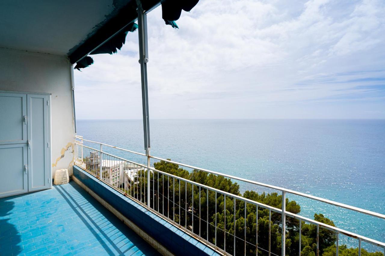 Appartamento Vista Mare Con Due Camere - Two-Bedroom Apartment With Sea View Санремо Экстерьер фото