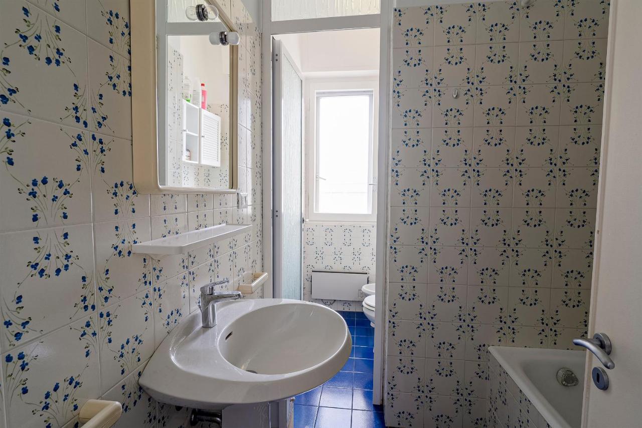 Appartamento Vista Mare Con Due Camere - Two-Bedroom Apartment With Sea View Санремо Экстерьер фото